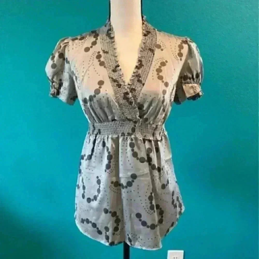 ⭐️ Liz Lange maternity for target shirt in size xs